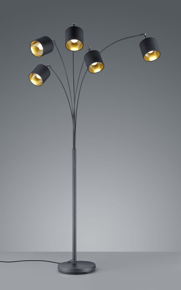 Tommy 5 Svart gulvlampe Fra Trio Lighting - De klare, moderne formene og det matte sorte metallet med sorte og gullfargede stoffskjermer gjør lampen til en elegant og fleksibel interiørdetalj.
