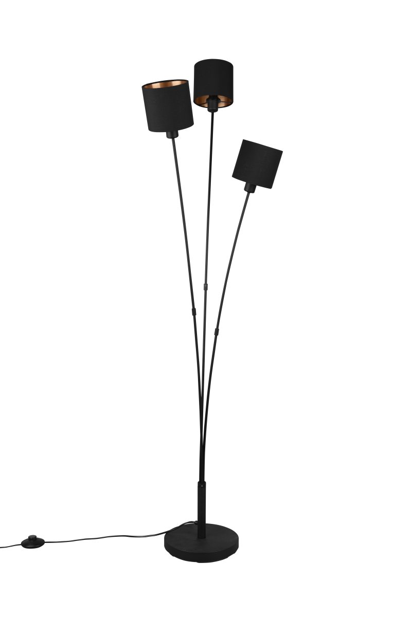 Tommy 3 Svart gulvlampe Fra Trio Lighting - De tre tekstilskjermene bidrar til en varm og koselig atmosf&aelig;re, mens de klare linjene gir et moderne og minimalistisk preg.