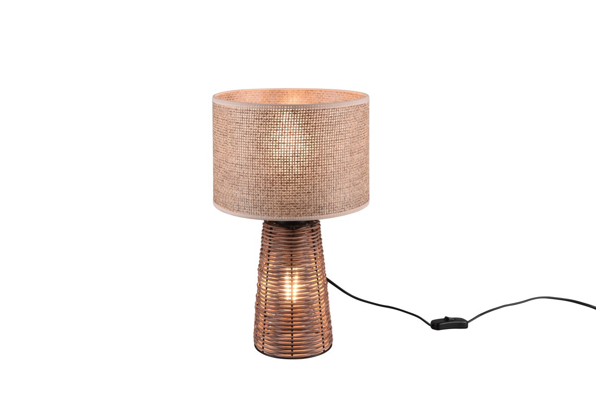 Straw 40cm Natur bordlampe Fra Trio Lighting - STRAW bordlampen i vakker rottingveving sprer et mykt lys som skaper en stemningsfull atmosf&aelig;re.