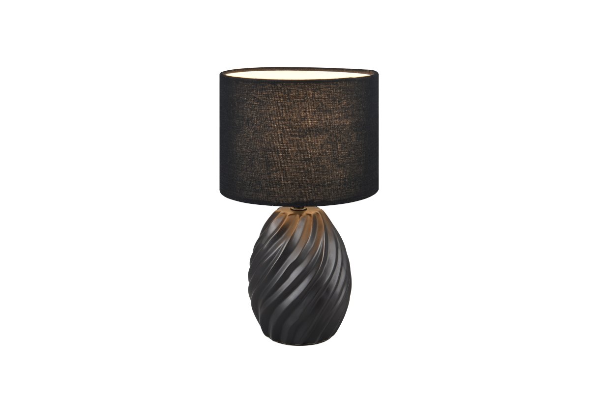 Melva 30cm Svart bordlampe Fra Trio Lighting - Den varme belysningen og den brukervennlige ledningsbryteren gjør lampen både praktisk og vakker.