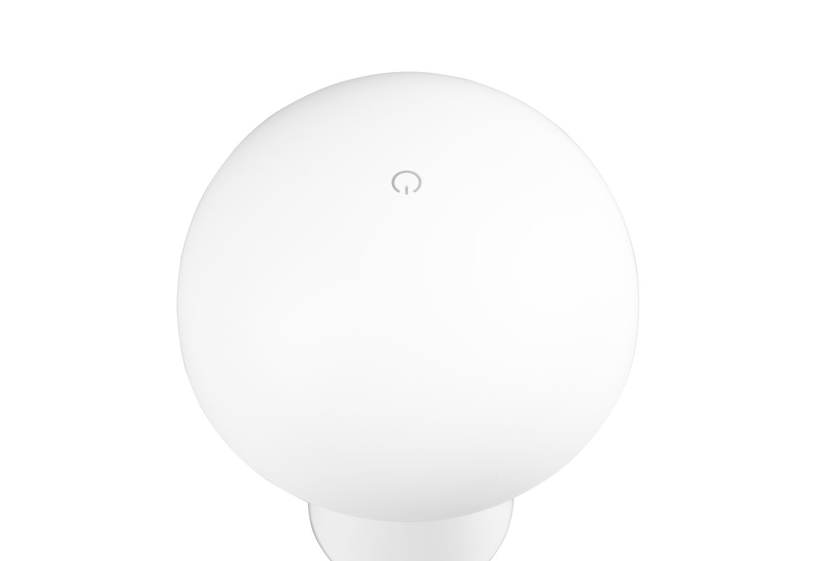 Lennon 22cm Hvit bærbar Fra Trio Lighting - Den batteridrevne lampen kan enkelt tas med til strengefester og enkelt lades via USB-C.
