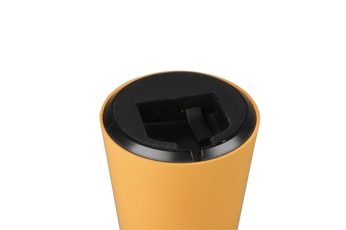 Lennon 22cm Gull bærbar Fra Trio Lighting - Den batteridrevne lampen kan enkelt tas med til strengefester og enkelt lades via USB-C.