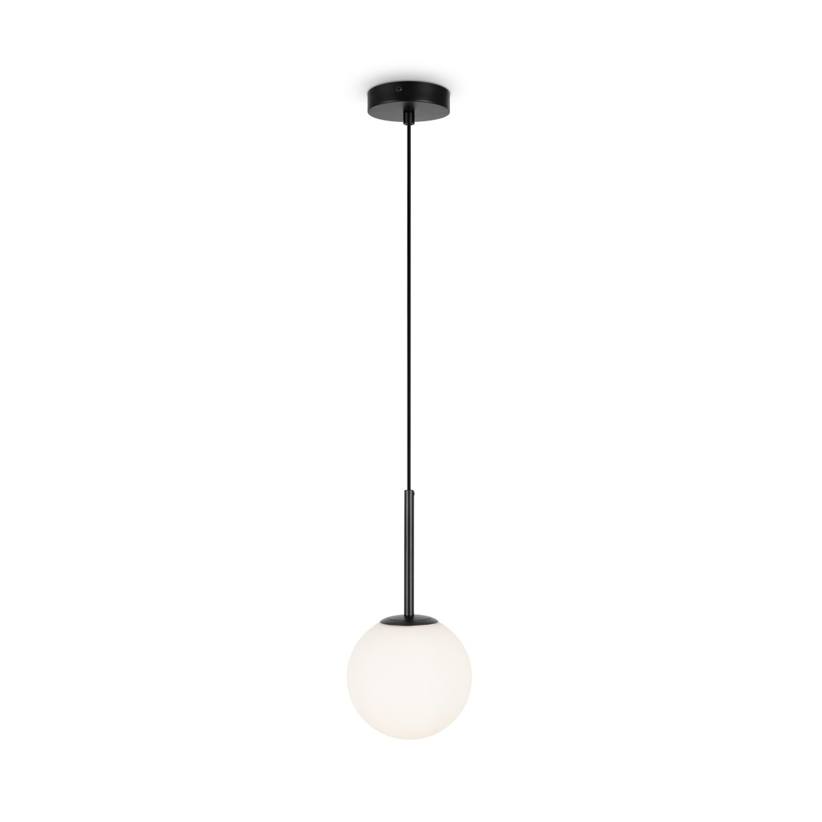 Basic form Ø15 Svart Taklampe Fra Maytoni - Med sin myke globus i opalglass og en smal metallisk armatur i sort finish gir lampen et vakkert og behagelig lys som passer perfekt i både moderne og klassiske interiørstiler.