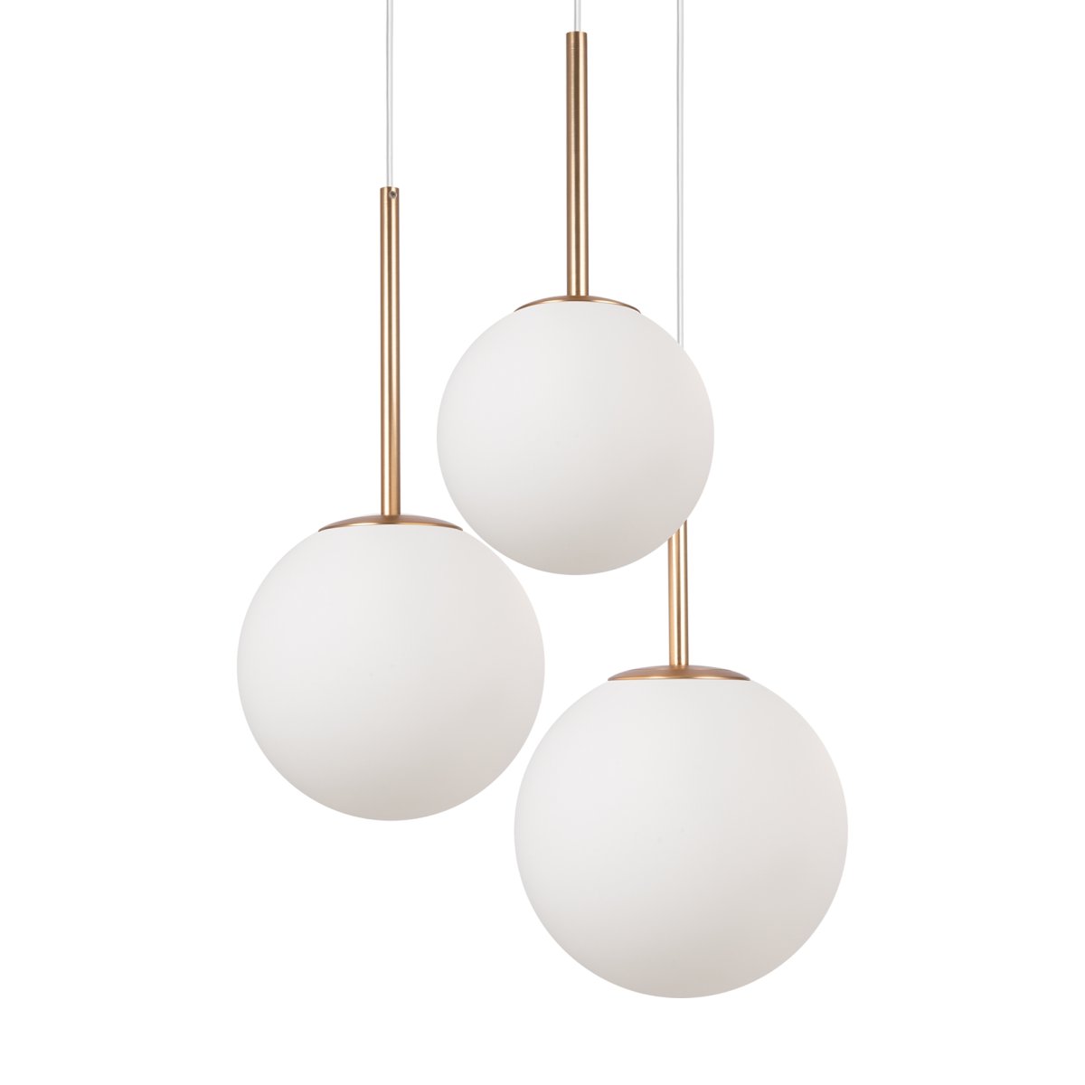 Basic form Ø40 Gull Taklampe Fra Maytoni - Denne moderne taklampen med sine tre sfæriske globuser av opalglass og gylne detaljer skaper et stilig og elegant inntrykk i ethvert rom.