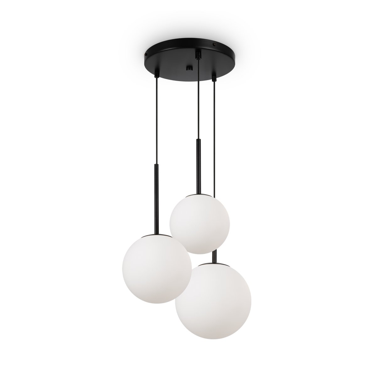 Basic form Ø40 Svart Taklampe Fra Maytoni - Denne moderne taklampen med sine tre sfæriske globuser av opalglass og sorte detaljer skaper et stilig og elegant inntrykk i ethvert rom.