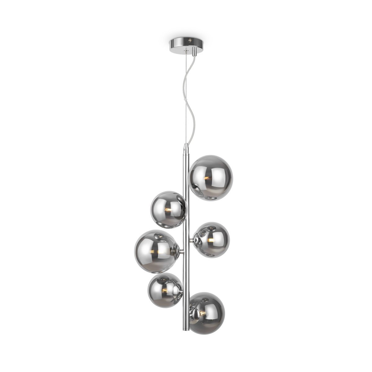 Dallas Ø30 Krom Taklampe Fra Maytoni - Den unike designen med runde glasskupler i forskjellige retninger skaper et dramatisk og elegant lysspill som fyller rommet med varme og karakter.