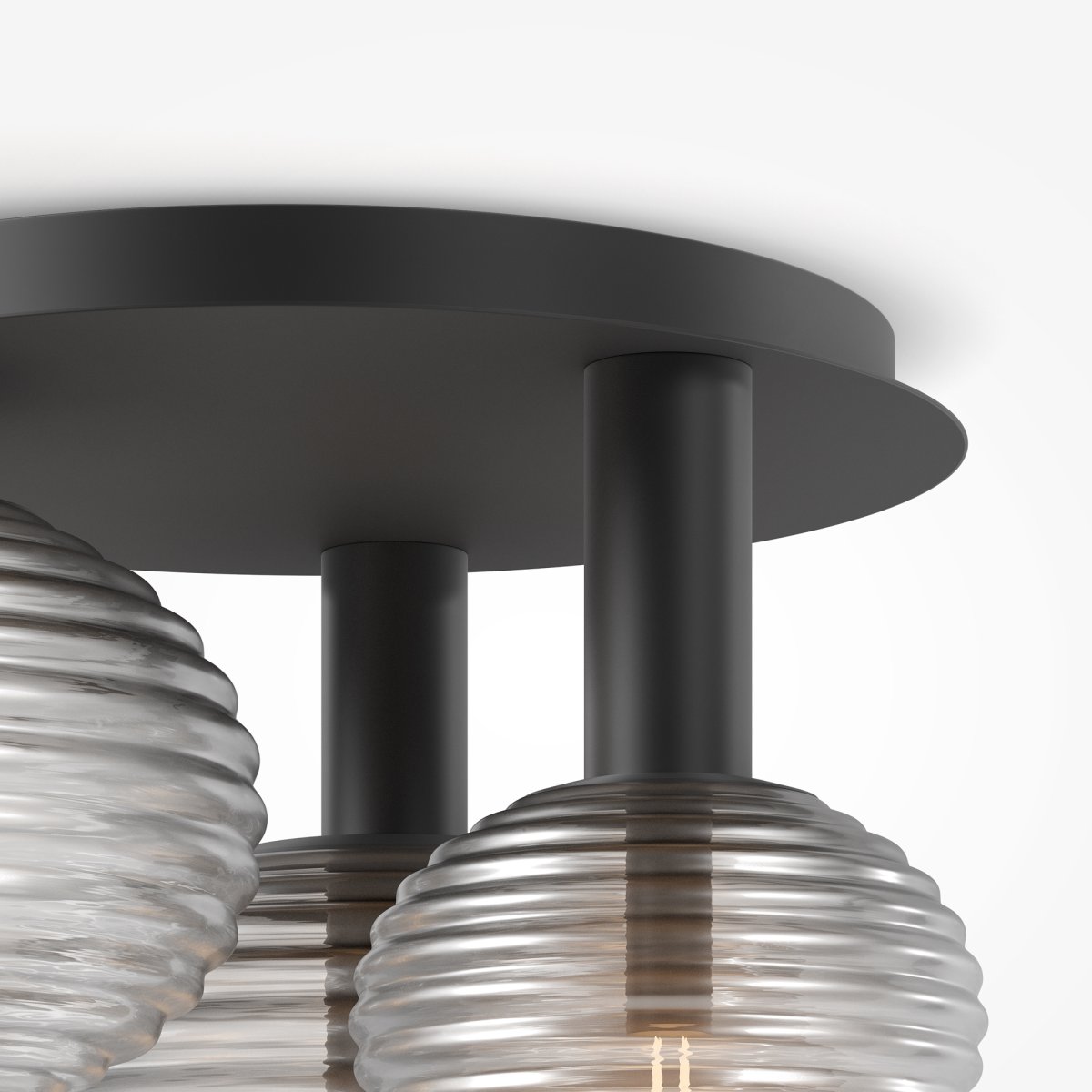 Reels 53cm Svart plafond Fra Maytoni - Det dynamiske designet med avrundede kupler skaper et moderne uttrykk, mens de r&oslash;ykfylte, blanke kuplene bidrar til et sofistikert lysbilde.