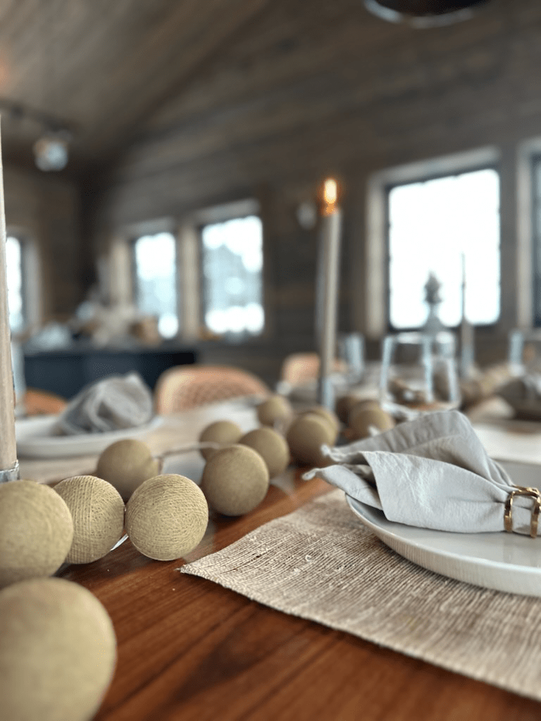 Irislights Sand Beige 20-lights Sand Fra Irislights - Skap en koselig og dekorativ atmosf&aelig;re med denne lyslenken med kuler i m&oslash;rk beige fra Irislights.