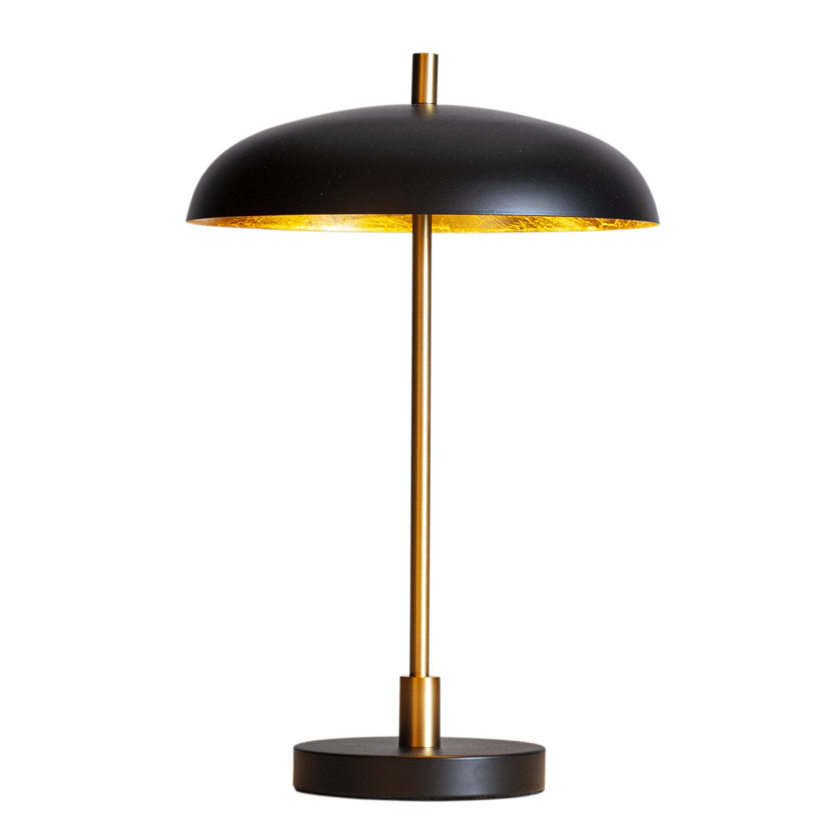 Shelby 45cm Matt svart bordlampe Fra By Rydéns - Shelby er perfekt som en dekorativ aksent p&aring; sidebord eller skjenk, og dens sofistikerte design kombinerer moderne estetikk med et snev av luksus.