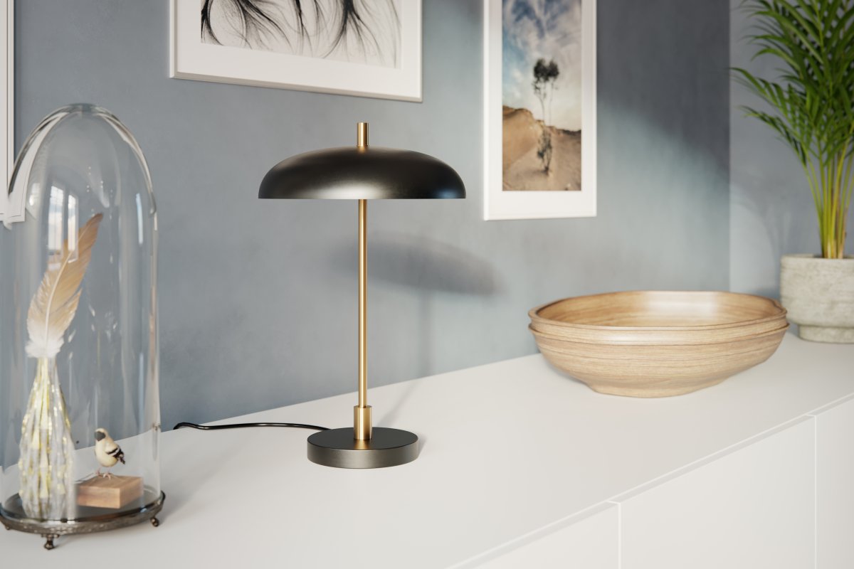 Shelby 45cm Matt svart bordlampe Fra By Rydéns - Shelby er perfekt som en dekorativ aksent p&aring; sidebord eller skjenk, og dens sofistikerte design kombinerer moderne estetikk med et snev av luksus.