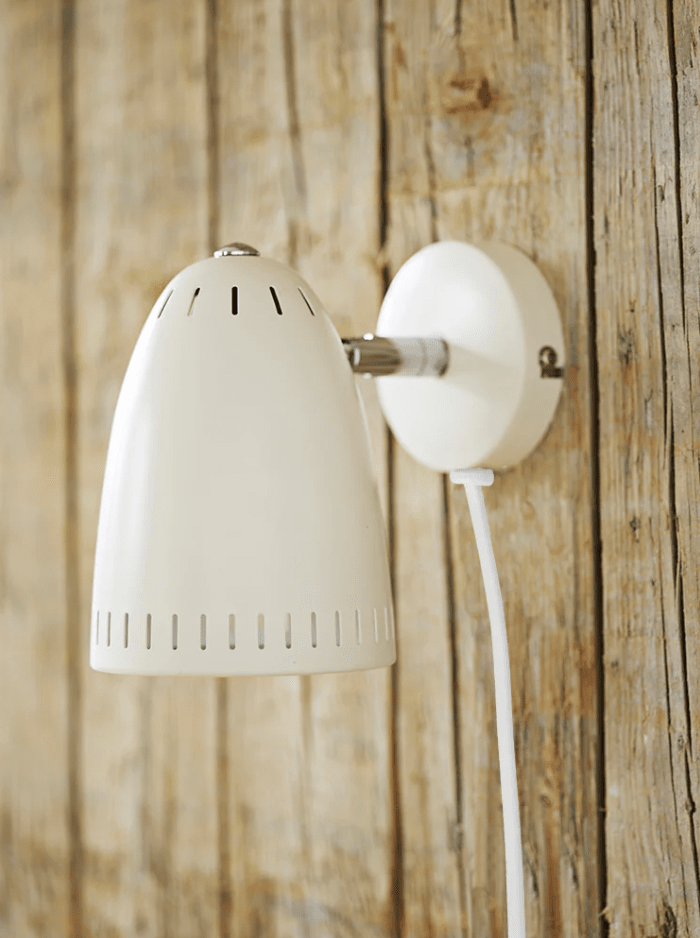 Dynamo Hvit leselampe Fra Superliving - Enkel &aring; montere og passer til alle interi&oslash;rstiler &ndash; Dynamo er den perfekte kombinasjonen av funksjon og stil.