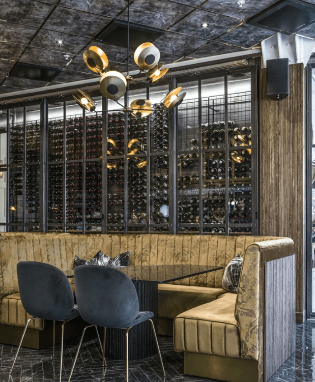 Caserta Ø85 Messing Taklampe Fra Hallbergs - Caserta er en unik og iøynefallende taklampe.