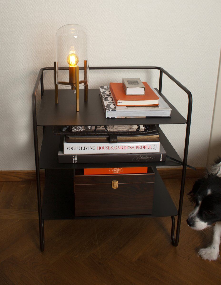 Smokey 30cm Matt gull bordlampe Fra By Rydéns - Smokey er vår stilige bordlampe som passer like godt i et vindu som på; et nattbord eller en skjenk.