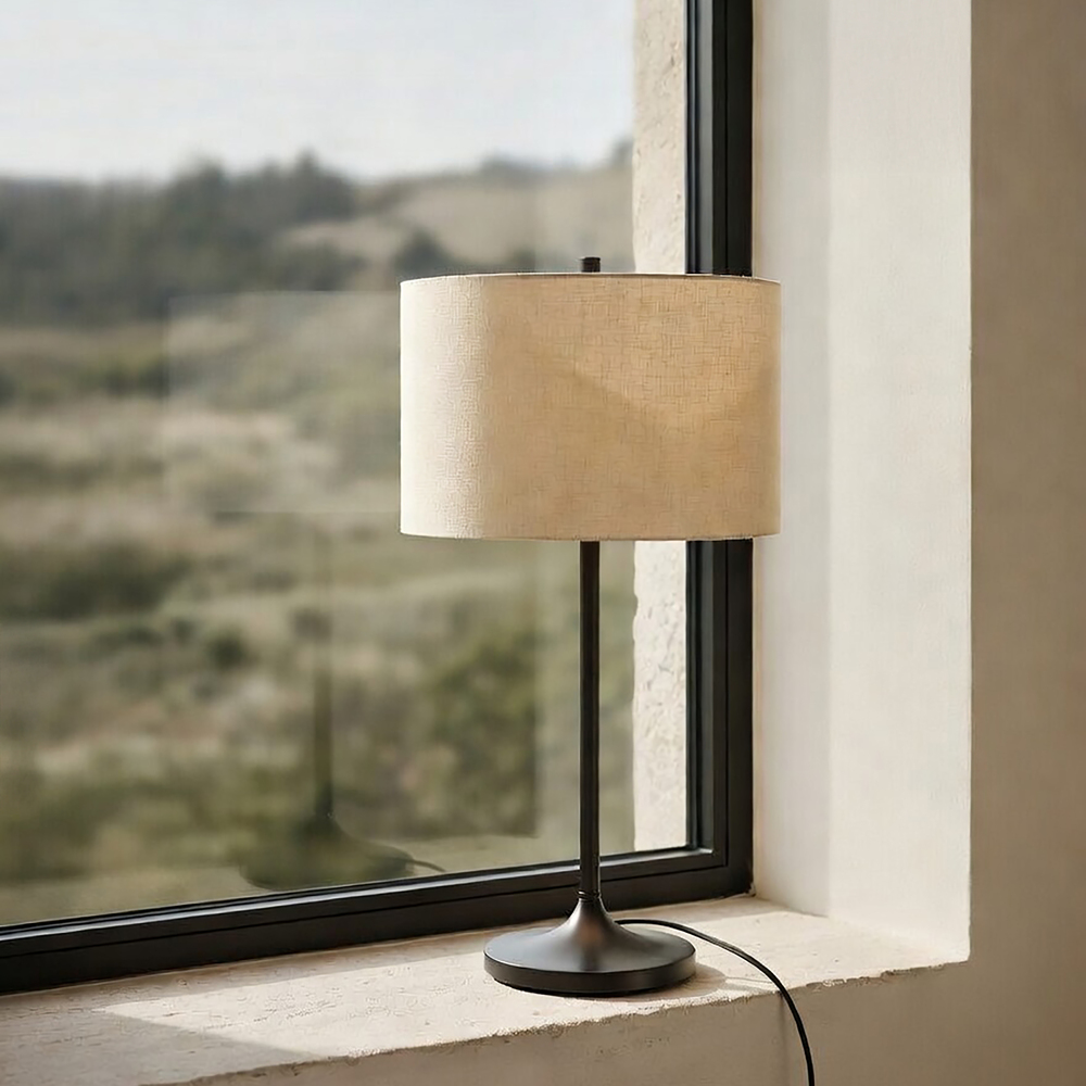 Soft 64cm Natur/bronse bordlampe Fra Belid - Soft bordlampe er en stilig og harmonisk lampe med en skjerm i naturlig, europeisk dyrket lin og en base i metallisk bronsefinish.