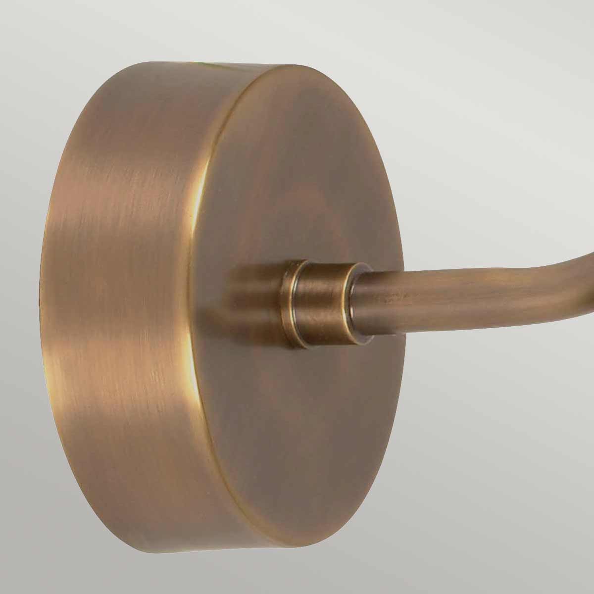 Somerton Antikk messing utendørslampe Fra Elstead Lighting - Somerton er både funksjonell og elegant, perfekt for å gi hjemmet ditt et klassisk preg.