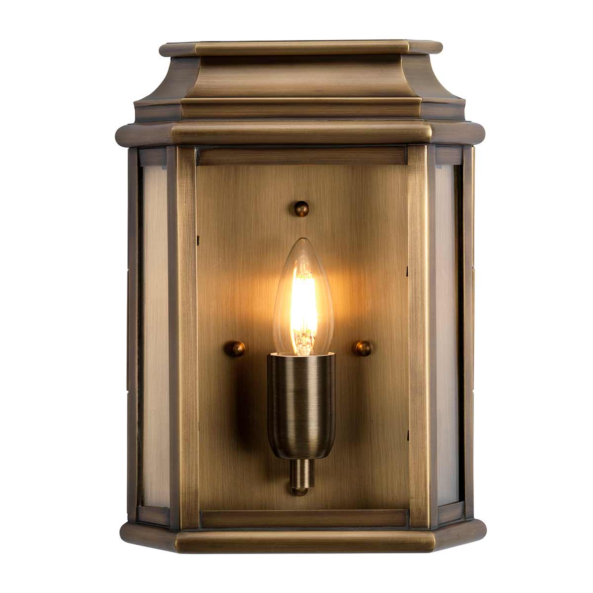 St Martins 30cm Antikk messing utendørslampe Fra Elstead Lighting - Tillverkad av massiv m&auml;ssing och klart glas, erbjuder den en robust och h&aring;llbar konstruktion som utvecklar en vacker patina &ouml;ver tid.