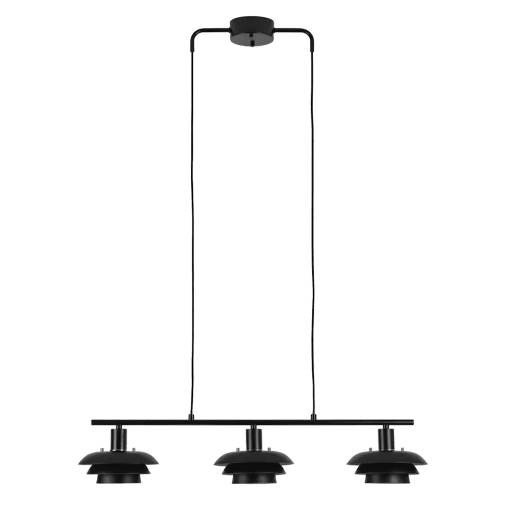 Stealth 86cm Svart Taklampe Fra Nordic Lighting - Stealth er en stilig taklampe i svart metall med tre nedadvendte skjermer som gir et behagelig, rettet lys over for eksempel et spisebord eller kj&oslash;kken.