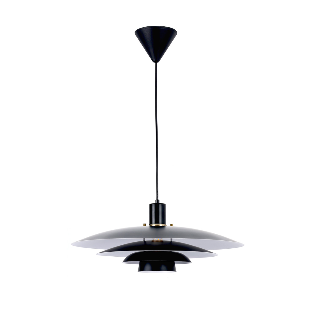Stealth Ø50 Svart Taklampe Fra Nordic Lighting - Lampen leveres med to sett med detaljer &ndash; knotter og ringer i b&aring;de messingfinish og svart &ndash; slik at du kan velge uttrykk og tilpasse designet til interi&oslash;ret ditt.