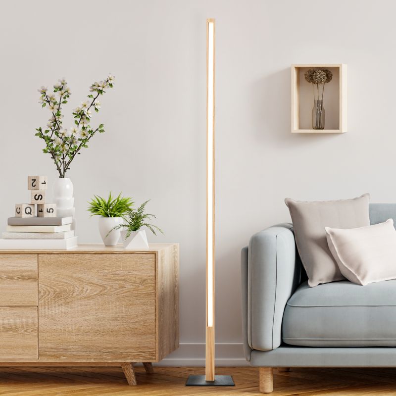 Arion Tre gulvlampe Fra Brilliant - Lampen sprer et varmt hvitt lys på 3000 Kelvin, og med 1400 lumen fungerer den som et supplement til rommets generelle belysning.