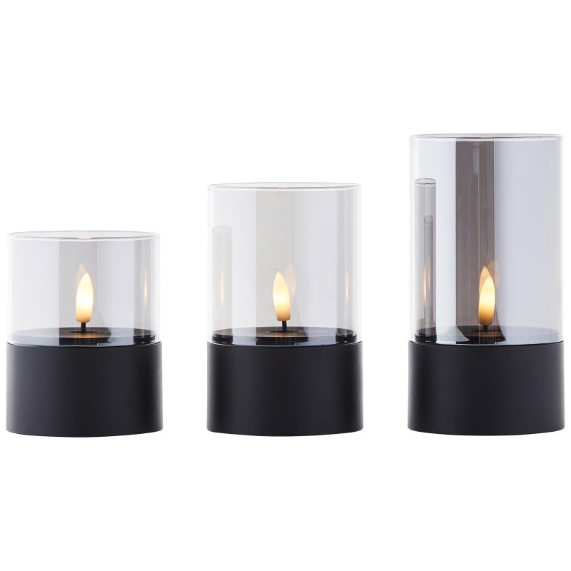 Bougie 3-pk Svart/Røkt Fra Brilliant - Bougie LED-lys i en pakke med 3 er en stilig belysningsl&oslash;sning som skaper en varm og koselig atmosf&aelig;re b&aring;de innend&oslash;rs og utend&oslash;rs.