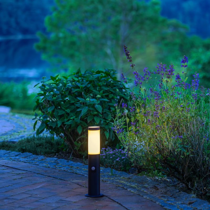 Dody 45cm Svart pullerter Fra Brilliant - Dody er en stilig pullert som er perfekt for innkjørsler, gangveier og terrasser.