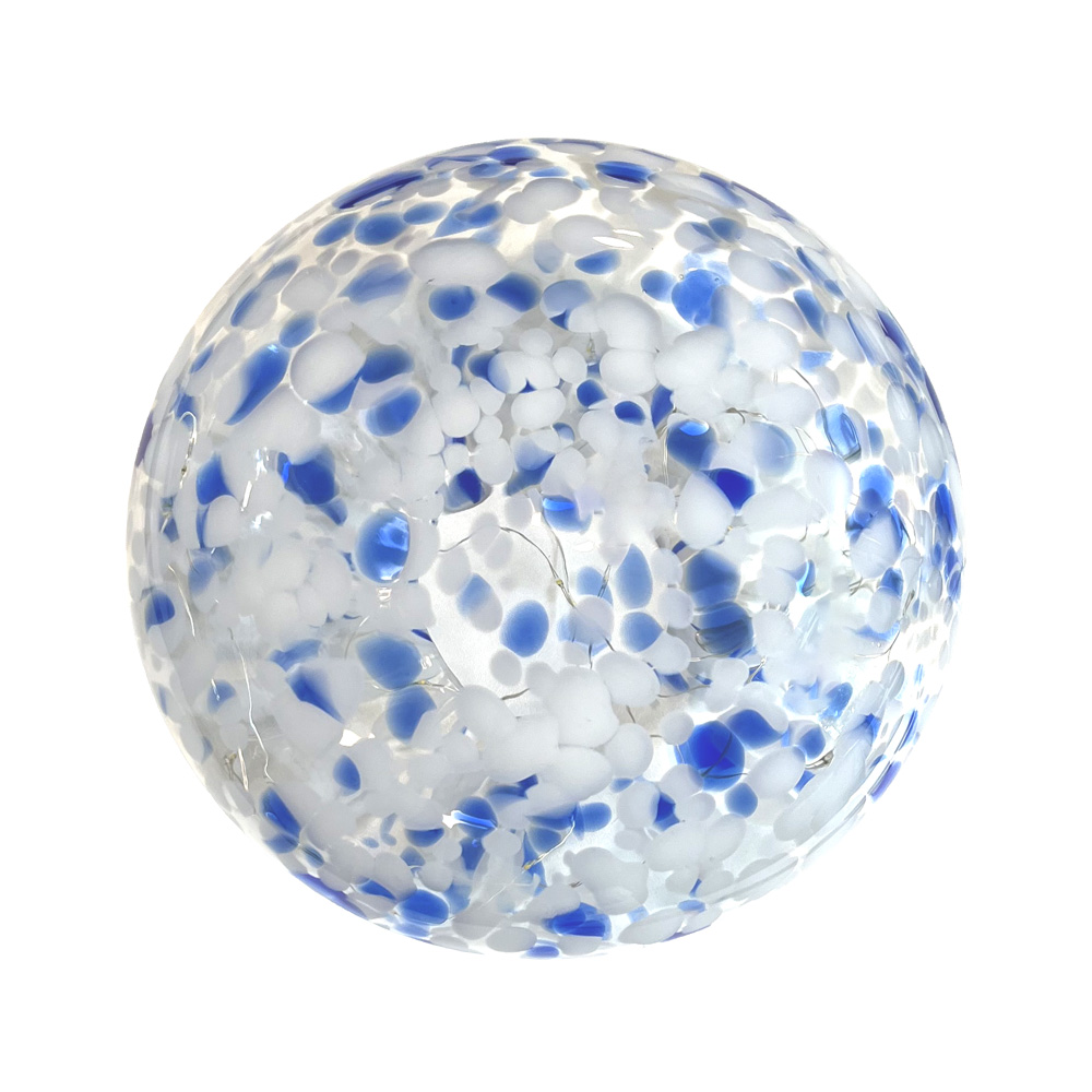 Sten 15cm Blå/Hvit bordlampe Fra Pixie Design - Steinlampen fra Pixie Design har et vakkert design med en marmorert overflate i bl&aring;tt.