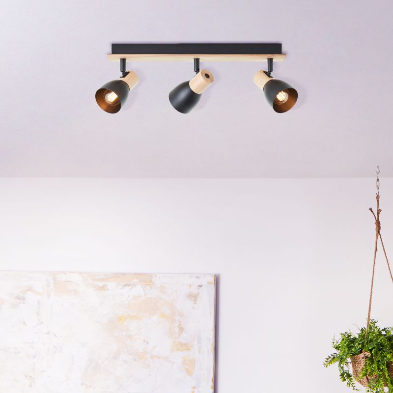 Daintree 3 Svart spotlight Fra Brilliant - Den kan monteres både i taket og på veggen, og er perfekt for å fremheve møbler, malerier eller for å lyse opp hele rom når flere spotlights brukes sammen.