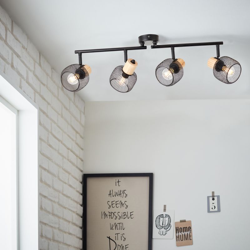 Giada 4 Svart spotlight Fra Brilliant - Lampen kan monteres både i taket og på veggen, og har justerbare lampehoder som lar deg rette lyset dit det trengs – fra å fremheve detaljer til å lyse opp hele rom.