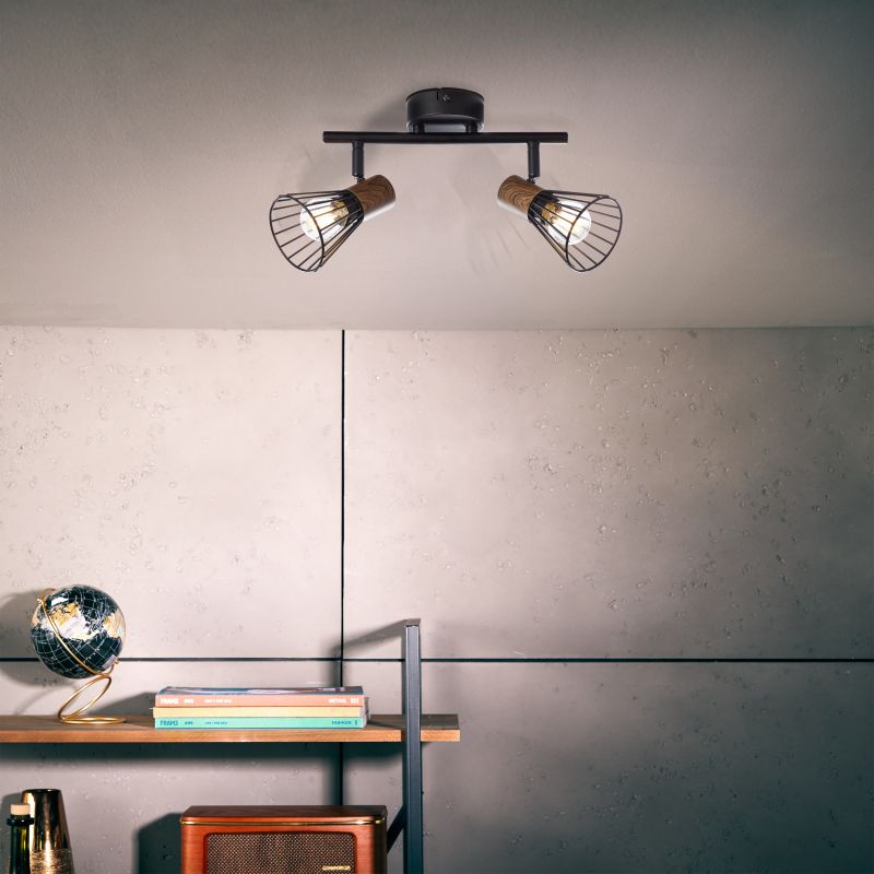 Manama 2 Svart spotlight Fra Brilliant - Manama-spotlighten er en stilig lampe som kombinerer retro og moderne design.