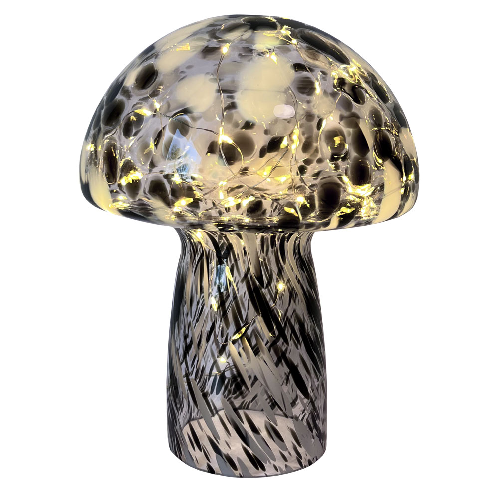 Mushroom 23cm Svart bordlampe Fra Pixie Design - Sopplampen fra Pixie Design har et vakkert design med en marmorert overflate i svart og hvitt.