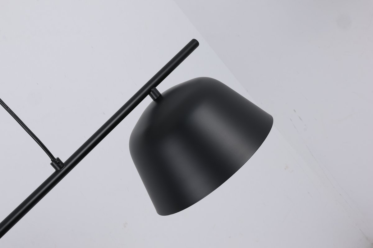 Pop 142cm Svart Taklampe Fra Nordic Lighting - Pop er en stilig taklampe i metall med svart finish som gir et rolig og moderne inntrykk.