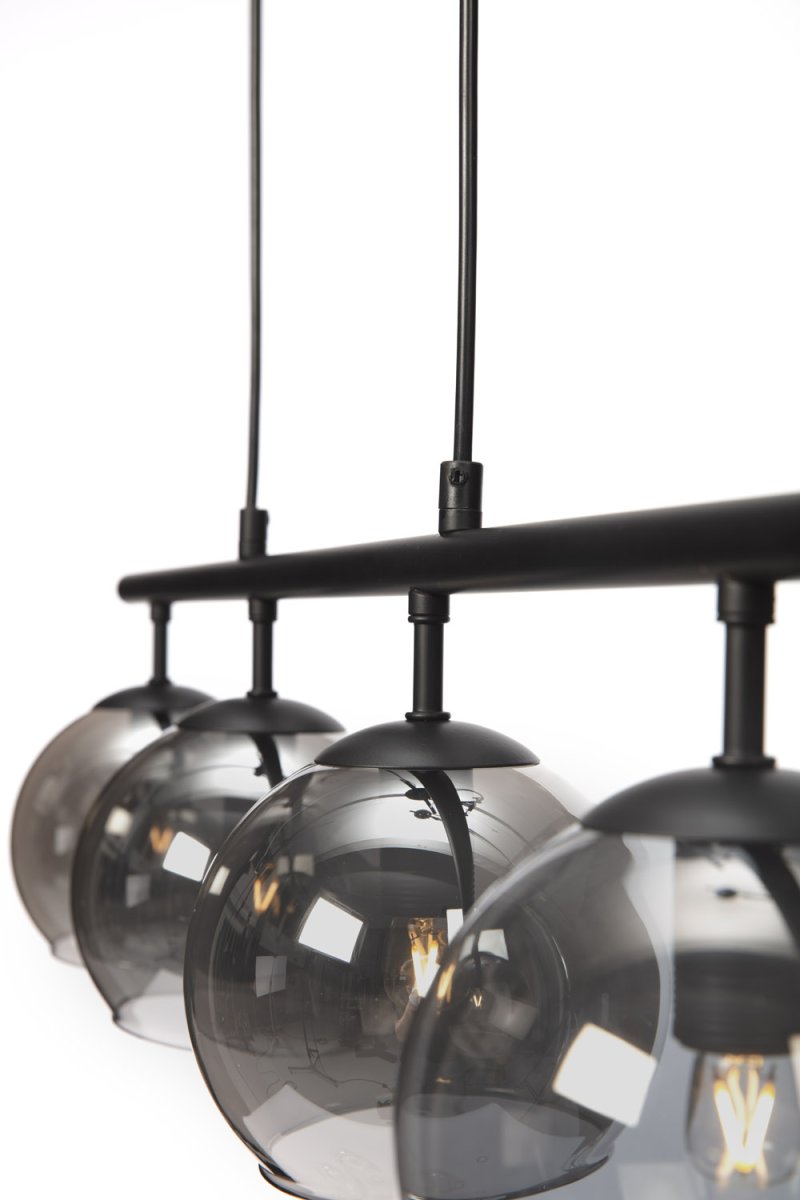 Globi 4 78cm Svart/Røkt Taklampe Fra Nordic Lighting - Globi blir et dekorativt blikkfang som passer like godt i moderne hjem som i mer klassiske miljøer.