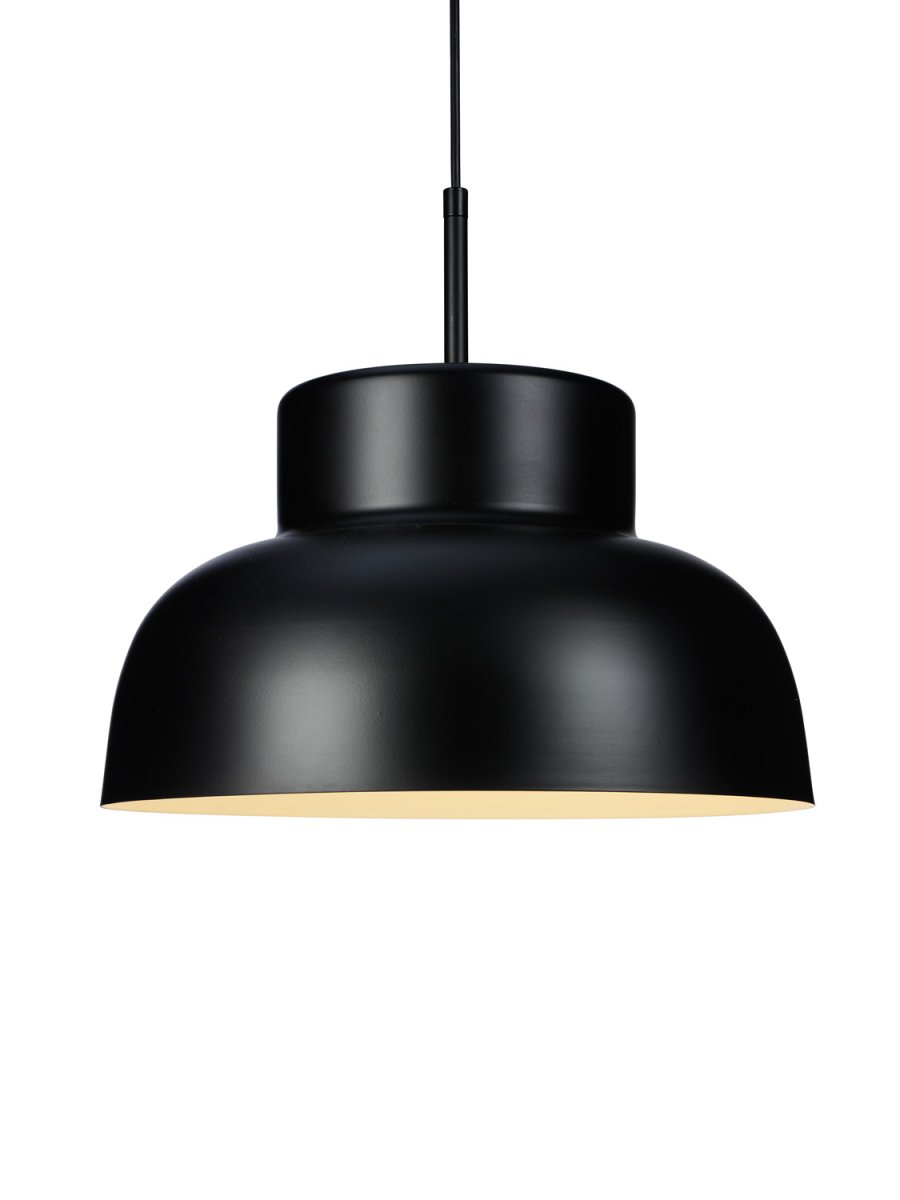 Sensei Ø40 Svart Taklampe Fra Cottex - Sensei er en stilig taklampe i svart metall med en moderne og tidl&oslash;s form.