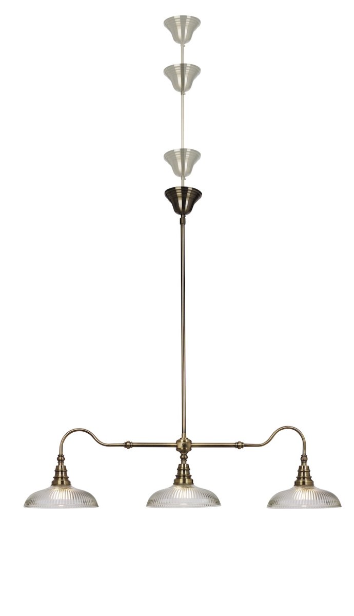 Snooker 107cm Antikk Taklampe Fra Cottex - Snooker-taklampe i metall med antikk messing og klart glass med ribbestruktur er en stilig og elegant lampe som hever atmosf&aelig;ren i alle rom.