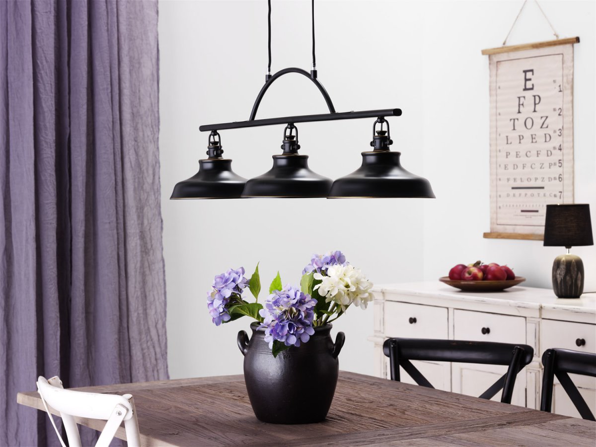 New Haven 96cm Antikk sort Taklampe Fra Cottex - New Haven taklampe i metall med svart antikk finish er en stilig og industriell lampe som gir en trendy f&oslash;lelse til rommet.