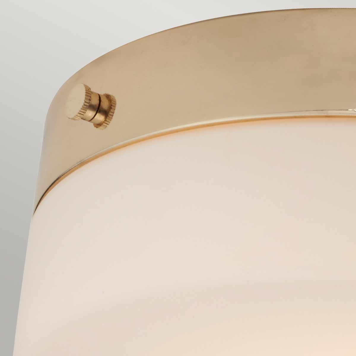 Tamar Ø30 Polert gull baderomslampe Fra Elstead Lighting - Tamar plafond i polert gull er en stilig og funksjonell belysningsløsning, perfekt for baderom takket være IP44-klassifiseringen, men også egnet for korridorer og rom med lav takhøyde.