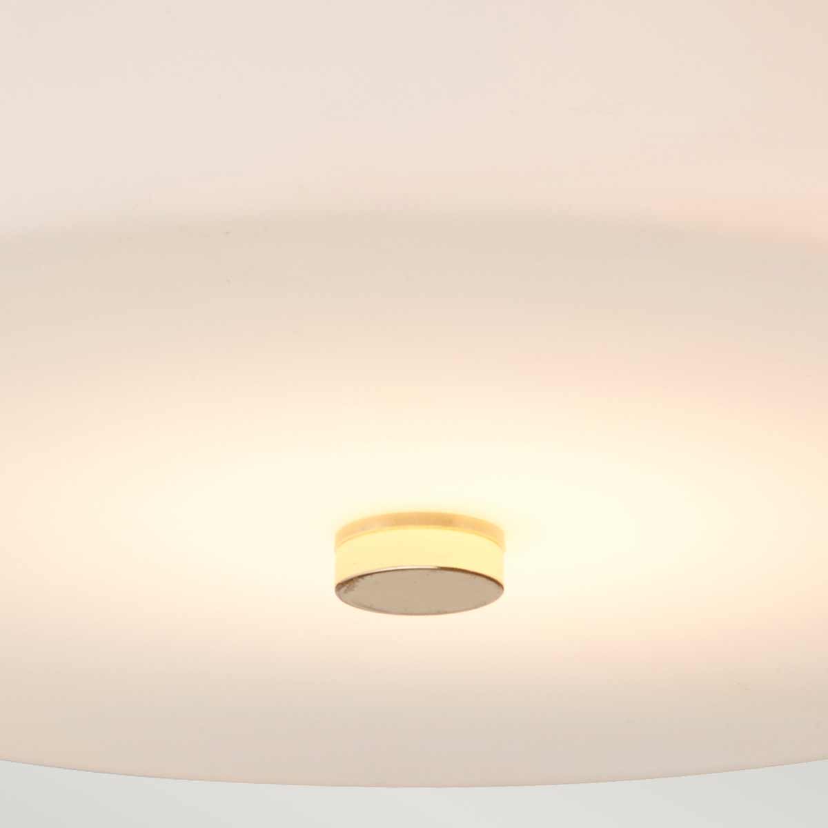 Tamar Ø24 Polert gull baderomslampe Fra Elstead Lighting - Tamar plafond i polert gull er en stilig og funksjonell belysningsløsning, perfekt for baderom takket være IP44-klassifiseringen, men også egnet for korridorer og rom med lav takhøyde.