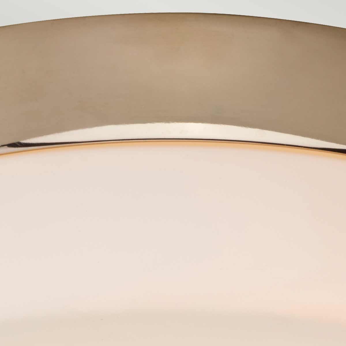 Tamar Ø24 Polert gull baderomslampe Fra Elstead Lighting - Tamar plafond i polert gull er en stilig og funksjonell belysningsløsning, perfekt for baderom takket være IP44-klassifiseringen, men også egnet for korridorer og rom med lav takhøyde.