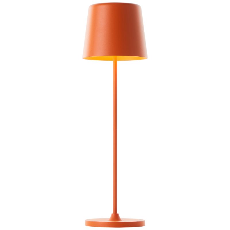 Kaami 37cm Oransje bærbar Fra Brilliant - Det oppladbare batteriet gj&oslash;r den fleksibel &aring; flytte, og USB-porten gir enkel lading.