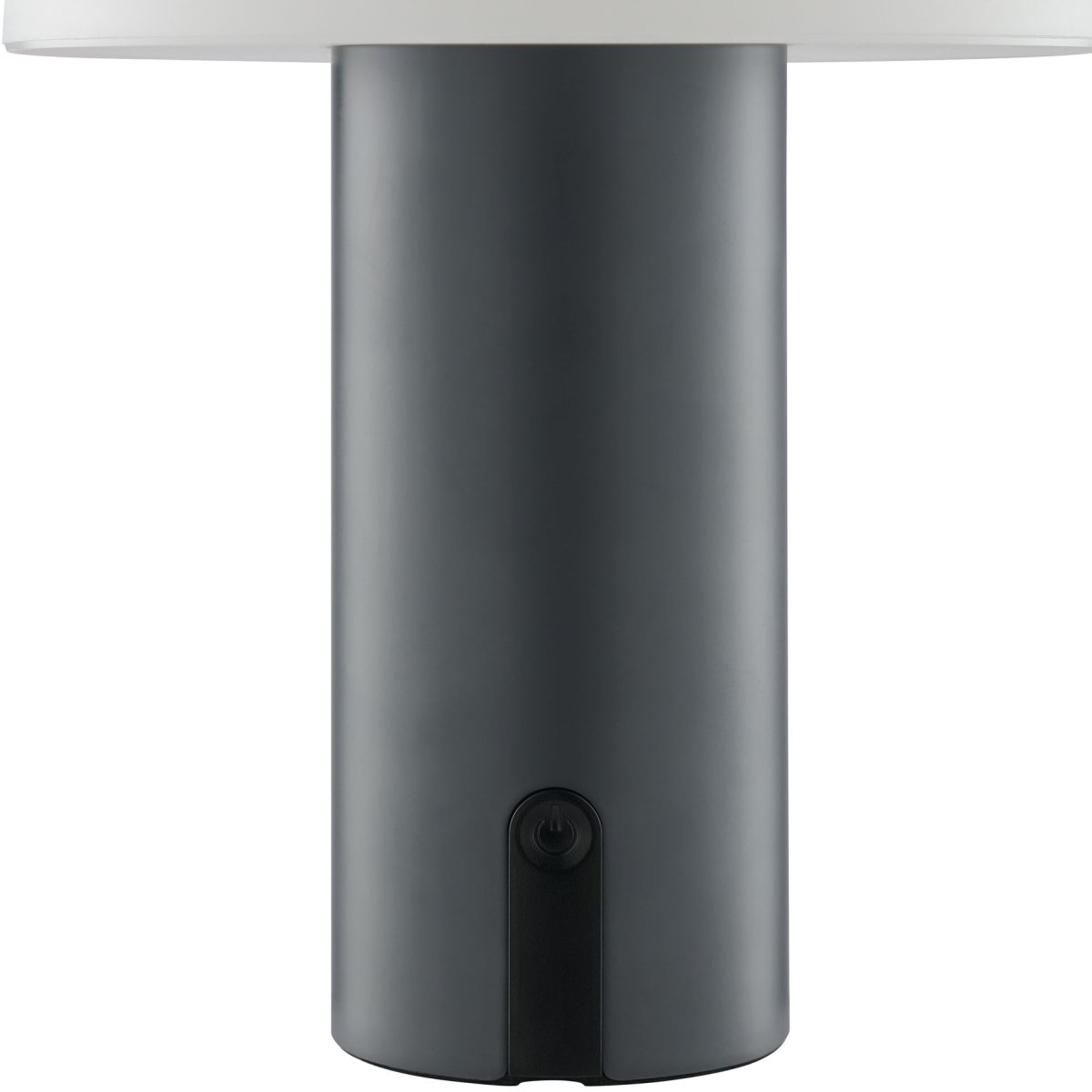 Mattis 20cm Grå bærbar Fra Brilliant - Mattis er en stilig og b&aelig;rbar bordlampe som kombinerer moderne design med praktisk funksjon.