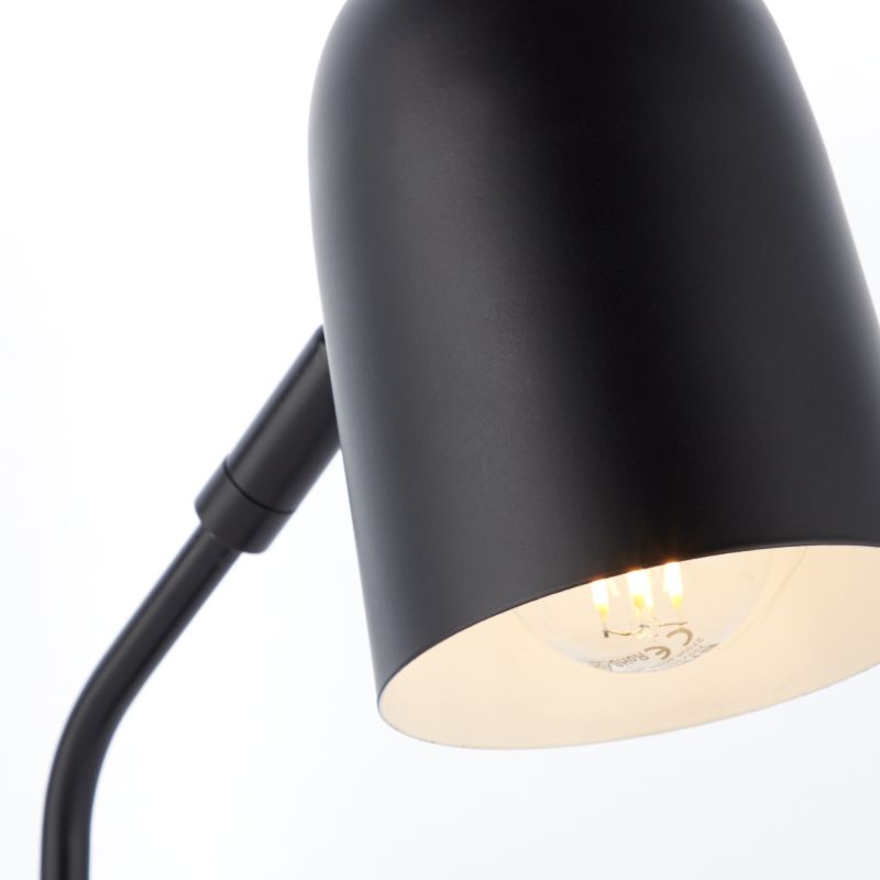 Tong 38cm Svart skrivebordslampe Fra Brilliant - Tong bordlampe gir et behagelig lys for arbeid, lesing eller som dekorativ belysning i ethvert rom.