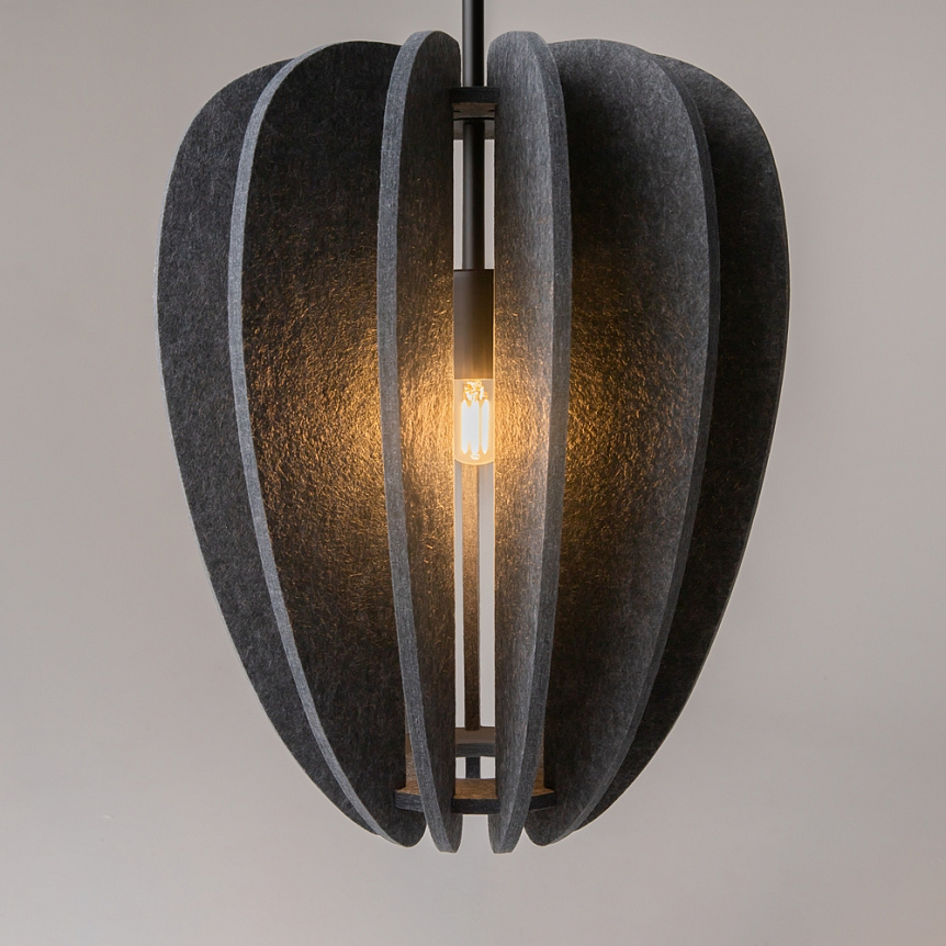 Cambio Ø35 Mørk grå Taklampe Fra Maytoni - Serien finnes i flere farger og former og kan henges i h&oslash;ye rom takket v&aelig;re den 3 meter lange kabelen &ndash; Perfekt for kreative lysinstallasjoner som gjenspeiler stemningen i rommet.