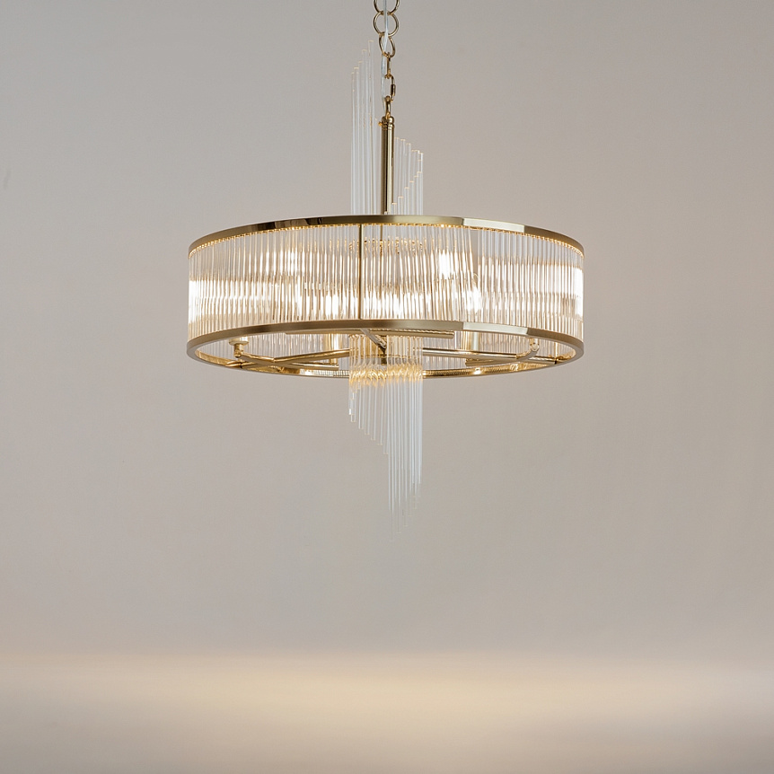 Frame Ø58 Gull Taklampe Fra Maytoni - Frame er en elegant lysekrone med en luksuri&oslash;s f&oslash;lelse takket v&aelig;re gullfargede detaljer og langstrakte prismer.