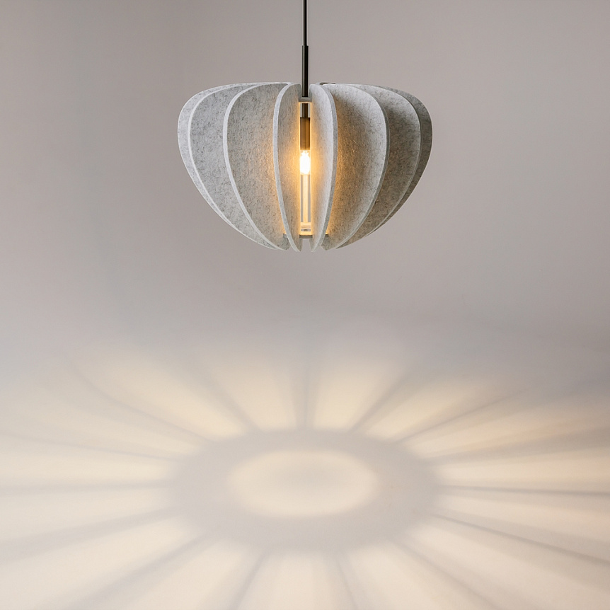 Cambio Ø48 Lys grå Taklampe Fra Maytoni - Serien finnes i flere farger og former og kan henges i h&oslash;ye rom takket v&aelig;re den 3 meter lange kabelen &ndash; Perfekt for kreative lysinstallasjoner som gjenspeiler stemningen i rommet.