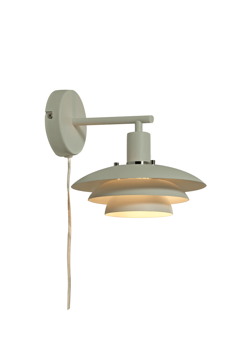 Epsilon 24cm Beige vegglampe Fra Aneta Lighting - Epsilon leveres med doble sett med dekorative ringer og knotter, velg mellom krom og matt messing avhengig av hva som passer best til ditt hjem.