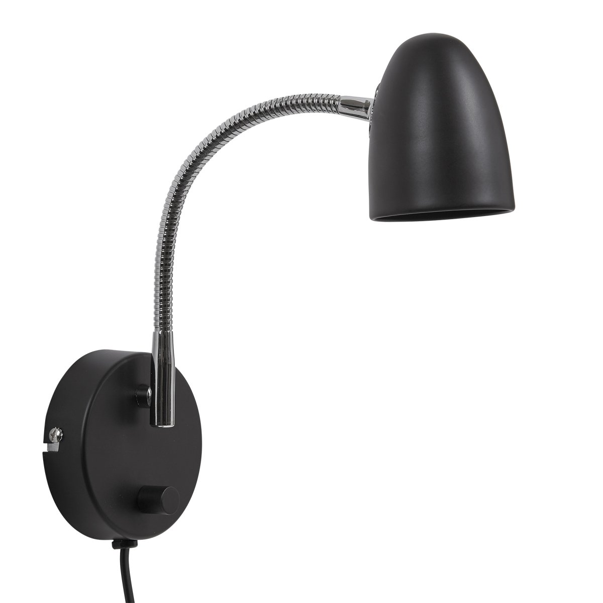 Zoom bilde av Koster Svart leselampe Fra Armaturhantverk - Denne moderne vegglampen kombinerer en stilig sort skjerm med kromdetaljer for en elegant og funksjonell design.