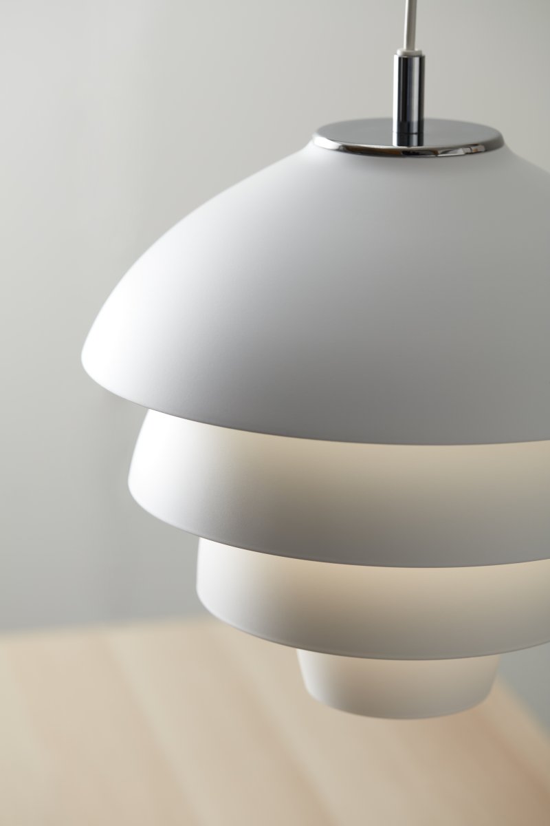 Valencia Ø42 Matt hvit Taklampe Fra Belid - Valencia er en stilig taklampe laget av metall i en matt hvit farge.