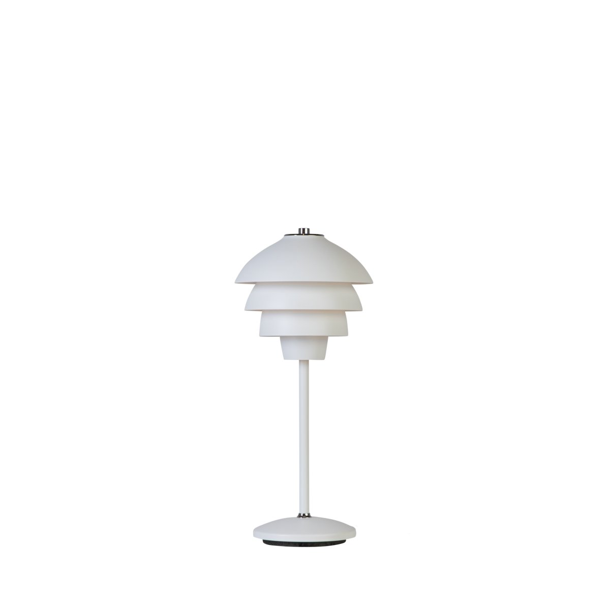 Valencia 40cm Matt hvit bordlampe Fra - Valencia er inspirert av &aring; henge opp drueklaser med kromtopp som stilk.