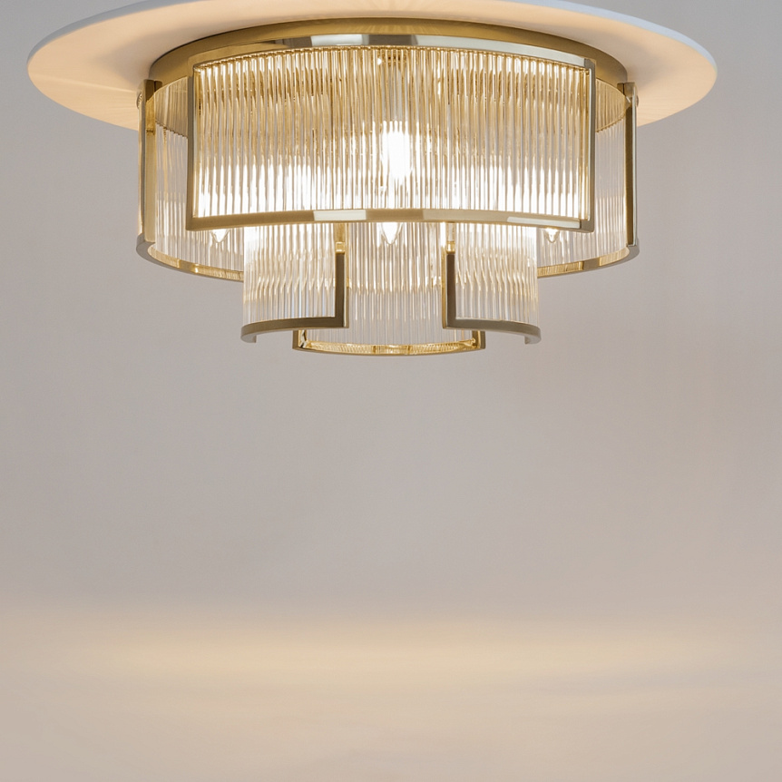 Frame Ø55 Gull plafond Fra Maytoni - Frame er en elegant taklampe med en luksuri&oslash;s f&oslash;lelse takket v&aelig;re gullfargede detaljer og langstrakte prismer.