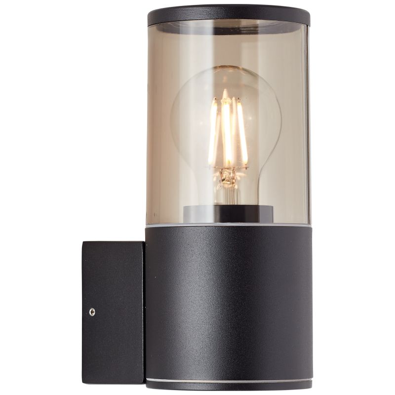 Sergioro Svart utendørslampe Fra Brilliant - Sergioro vegglampe er en allsidig lampe som b&aring;de kan lyse opp fasaden dekorativt og gi trygg belysning langs ganger og innkj&oslash;rsler.
